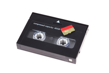 Comparison of the cassette for the streamer and micro SD card