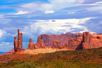 Naklejka premium End of the day at Monument Valley