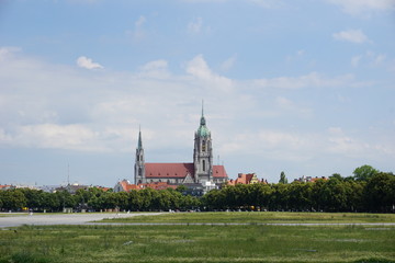 Obraz premium Paulskirche mit Theresienwiese, München, Germany