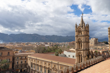 Fototapeta na wymiar パレルモ大聖堂の屋上から見るパレルモの風景
