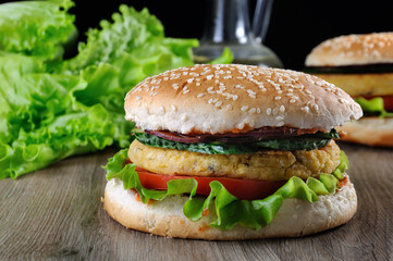 A simple and tasty dish of chickpeas or Nut Burger.