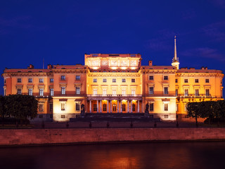 Naklejka premium St. Michael's Castle at night. Season of white nights. Saint-Petersburg, Russia