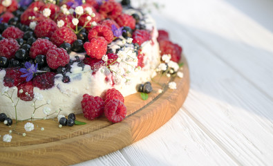 cheese cake with currants and raspberries