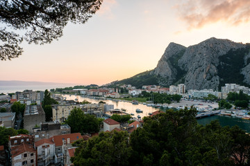 Obraz premium Abendrot in Omis in Kroatien