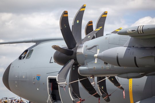 A400M bilder – Bläddra bland 488 stockfoton, vektorer och videor ...