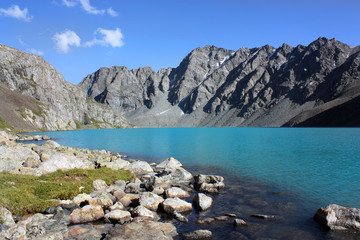 Fototapeta na wymiar mountain lake Ala-Kul