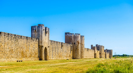 Remparts d'Aigues-Mortes dans le Gard en Occitanie, France