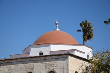Fototapeta na wymiar Kapelle in Kos-Stadt mit Erdbebenschaden