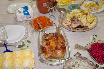 Утка фаршированная и другая закуска