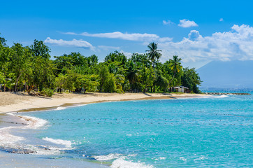 Wundervoller weißer Strand auf Grande-Terre, Guadeloupe, Karibik