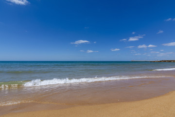 Playa solitaria de la costa de  Algarve, Portugal, 