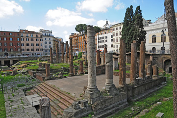 Roma, rovine e ruderi di Piazza Argentina © lamio