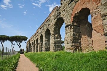 Roma, le rovine nel parco degli Acquedotti