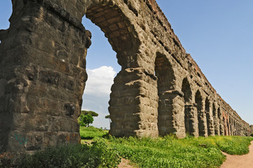 Roma, le rovine nel parco degli Acquedotti