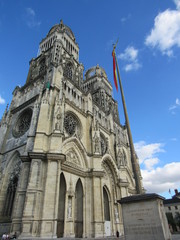 Fototapeta premium Cathédrale Sainte-Croix d'Orléans, un jour de beau temps.