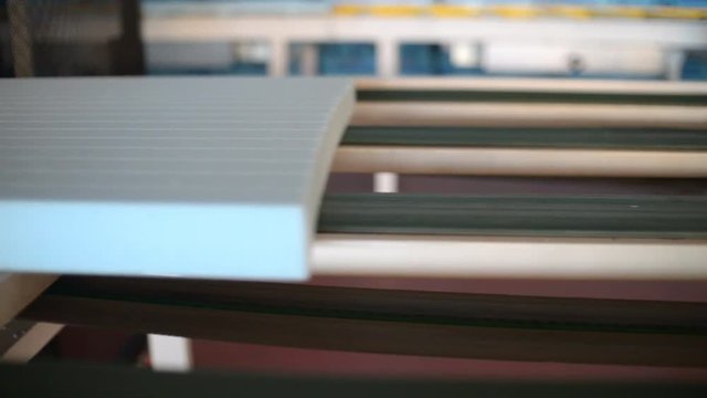  Plant conveyor manufacturing polyurethane foam insulation panel