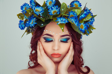 model with blue daisy flowers on head