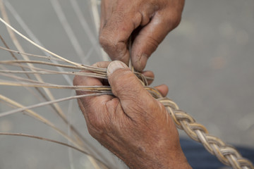 Lavorazione cestini artigianali
