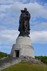 Soviet War Memorial Treptower Park soldier bronze sculpture