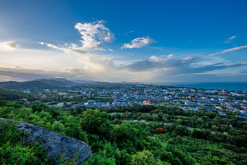 Obraz premium Khao Hin Lek Fai View Point, Features city views. Hua Hin, Natural Green Surrounding City It is a beautiful and famous tourist attraction in Hua Hin, Thailand.