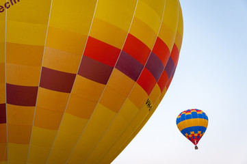 Obraz premium Colorful hot air balloon taking off