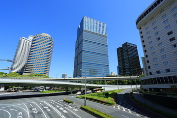 赤坂見附交差点と高層ビル群