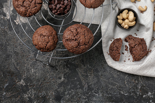 Cooling rack with delicious chocolate cookies on grunge background - Powered by Adobe