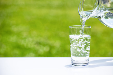 水を注ぐ