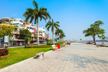 Riverside Park promenade, Phnom Penh © saiko3p