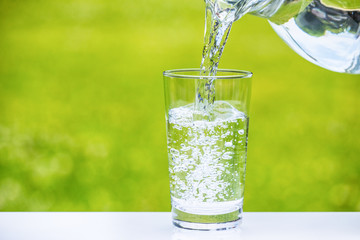 水を注ぐ