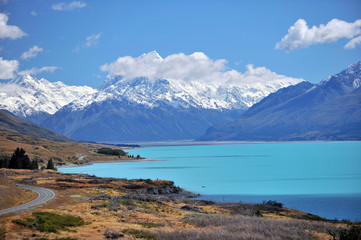 Fototapeta na wymiar New Zealand. Snow-white peaks of the Southern Alps