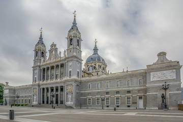 Fototapeta na wymiar Catedral de la Almudena de Madrid 