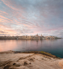 Fototapeta na wymiar Dramatic sunrise over Valletta