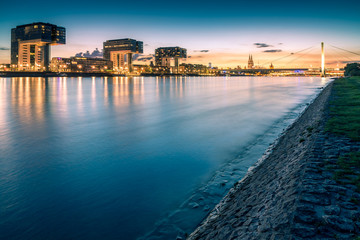 Skyline Köln und Kranhäuser