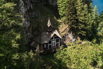 Fototapeta na wymiar tiny church at the austrian mountain