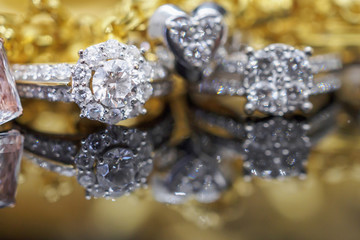 Fototapeta na wymiar Luxury gold Jewelry diamond rings with reflection on black background