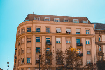 Fototapeta premium orange corner apartment building in the historical district of budapest