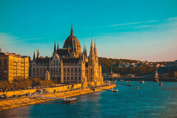 Obraz premium orange colored parliament of budapest