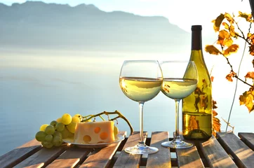 Abwaschbare Fototapete Wine against vineyards in Lavaux, Switzerland © HappyAlex