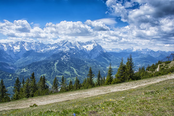 Fototapeta na wymiar landscape near Garmisch Partenkirchen in Bavaria. Germany