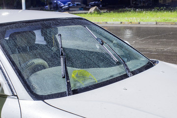 Obraz premium beautiful drops of water on the windshield of the car with the glass cleaners turned on, during a thunderstorm and rain in the night city. front and back background blurred