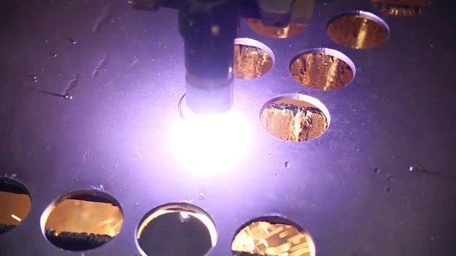 The laser cutting machine controller by CNC program