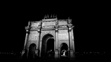 Fototapeta na wymiar View of the Arc de Triomphe du Carrousel outside the Louvre in Paris, France