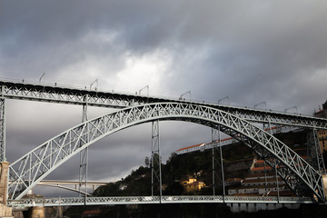Fototapeta na wymiar Dom Luís I Bridge in Porto, Portugal.