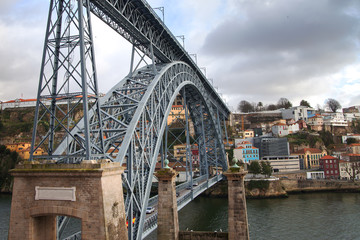 Fototapeta na wymiar Dom Luís I Bridge in Porto, Portugal.