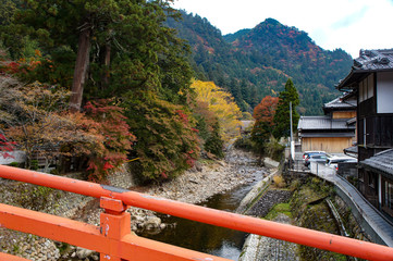 室生寺の紅葉（奈良県、日本）