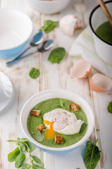 Spinach soup with poached egg
