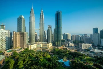 Abwaschbare Fototapete Kuala Lumpur Stadtbild von Kuala Lumpur Panorama bei Sonnenaufgang. Panoramabild des Wolkenkratzers in Kuala Lumpur, Malaysia Skyline mit blauem Himmel.