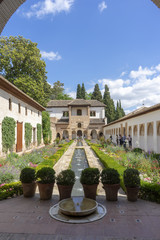 Hermosos jardines del Generalife en la Alhambra, Granada, Andaluc&iacute;a