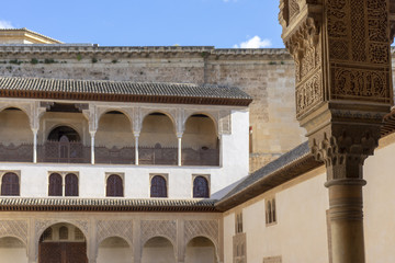 Fototapeta premium arquitectura de los palacios nazaríes de la alhambra de Granada, España